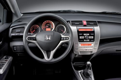 Honda City (2009) - picture 8 of 19