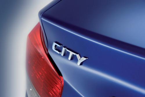 Honda City (2009) - picture 16 of 19