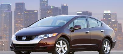 Honda FCX Clarity (2008) - picture 7 of 35