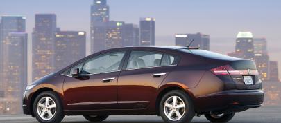 Honda FCX Clarity (2008) - picture 12 of 35