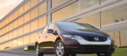Honda FCX Clarity (2008) - picture 15 of 35