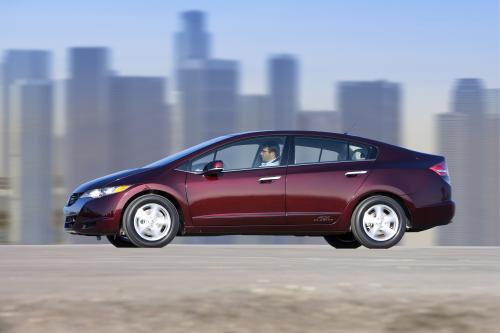 Honda FCX Clarity (2008) - picture 24 of 35