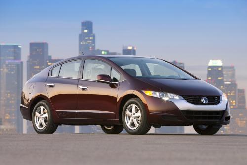 Honda FCX Clarity (2008) - picture 32 of 35