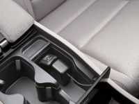 Honda FCX Clarity (2008) - picture 14 of 35