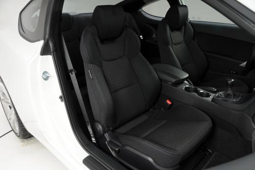 Hyundai Genesis Coupe R-Spec (2009) - picture 8 of 9