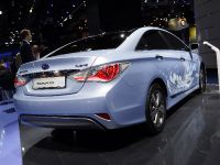 Hyundai Sonata hybrid Frankfurt (2011) - picture 2 of 2