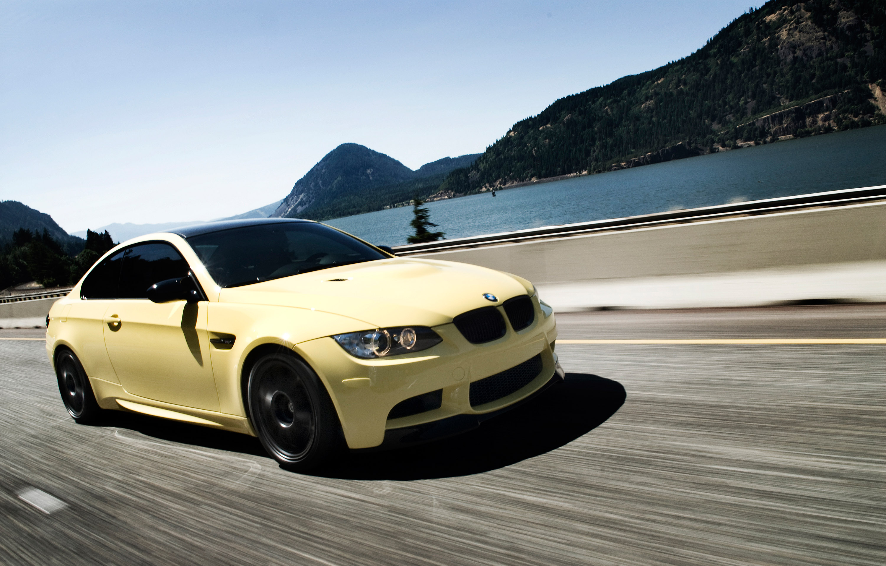 Три желтых машин. BMW e92 Coupe. БМВ е92 желтая. BMW m3 Coupe. BMW m3 2009.