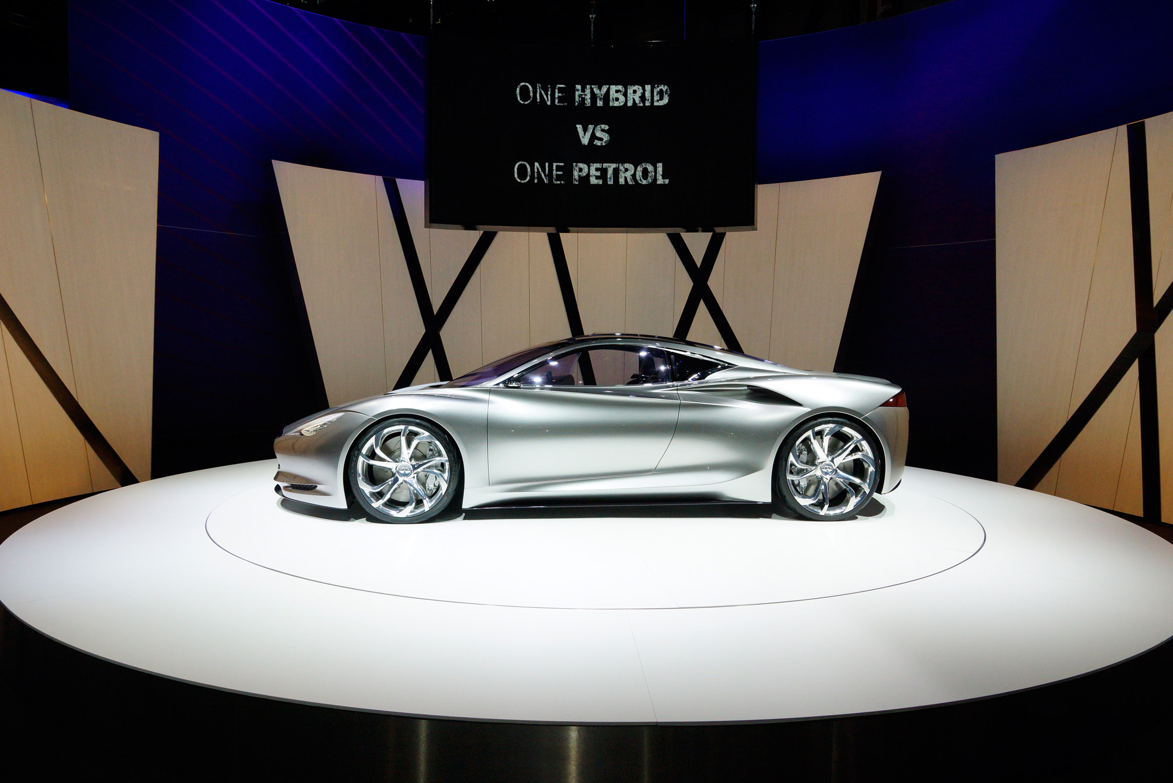 INFINITI EMERG-E Geneva