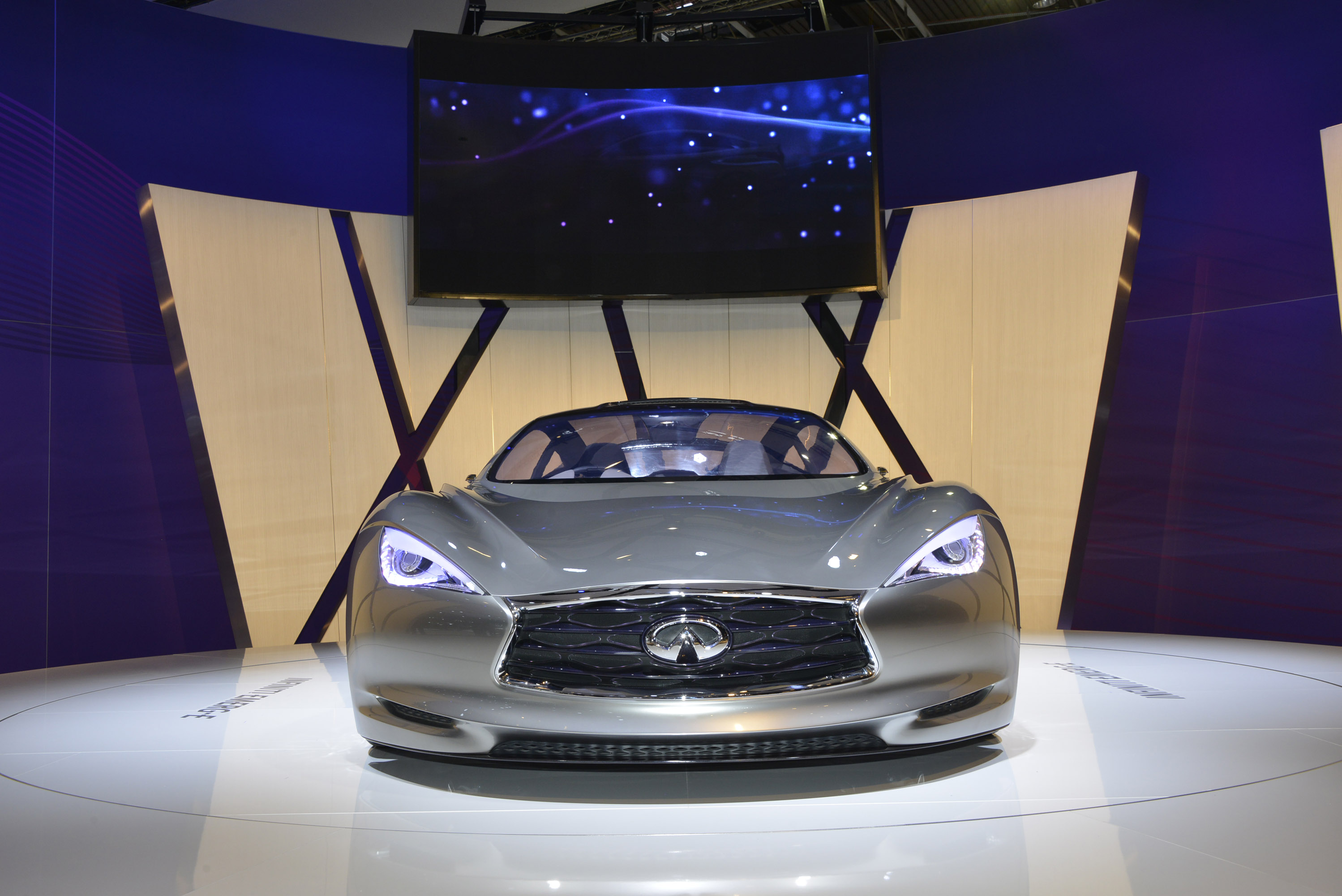 Infiniti Emerg-E Paris