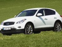 Infiniti EX30d GT (2011) - picture 8 of 10