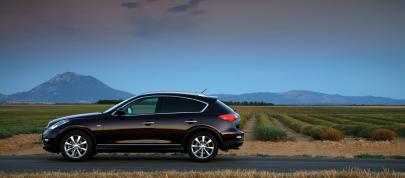 Infiniti EX37 (2009) - picture 12 of 18