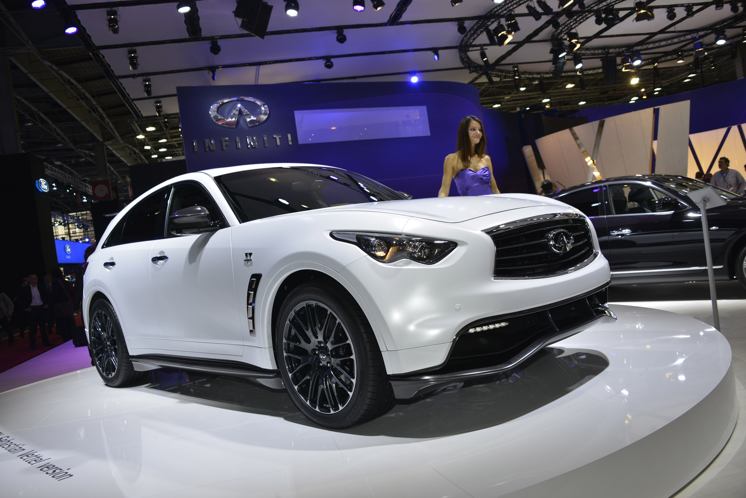 Infiniti FX Sebastian Vettel version Paris