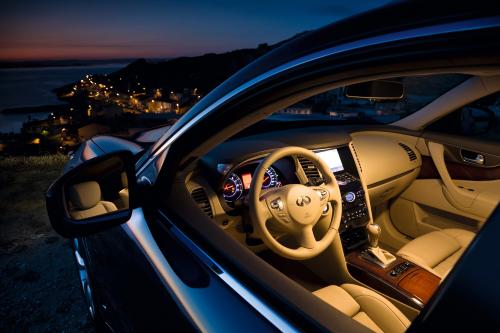 Infiniti FX37 (2009) - picture 9 of 24