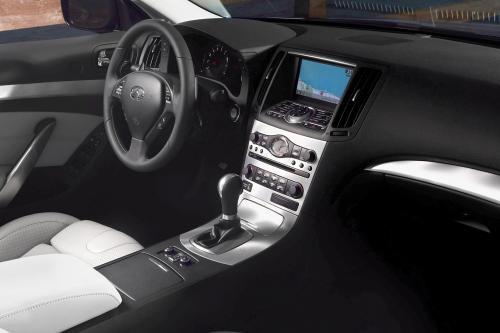 Infiniti G37 Convertible (2009) - picture 9 of 14