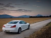 Infiniti G37 Coupe (2009) - picture 8 of 20