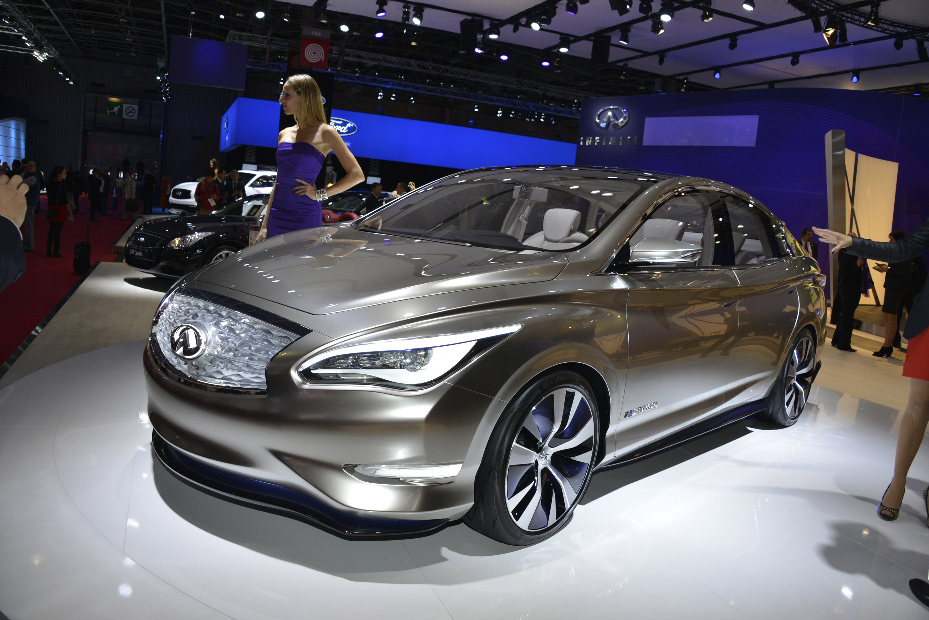 Infiniti LE Concept Paris