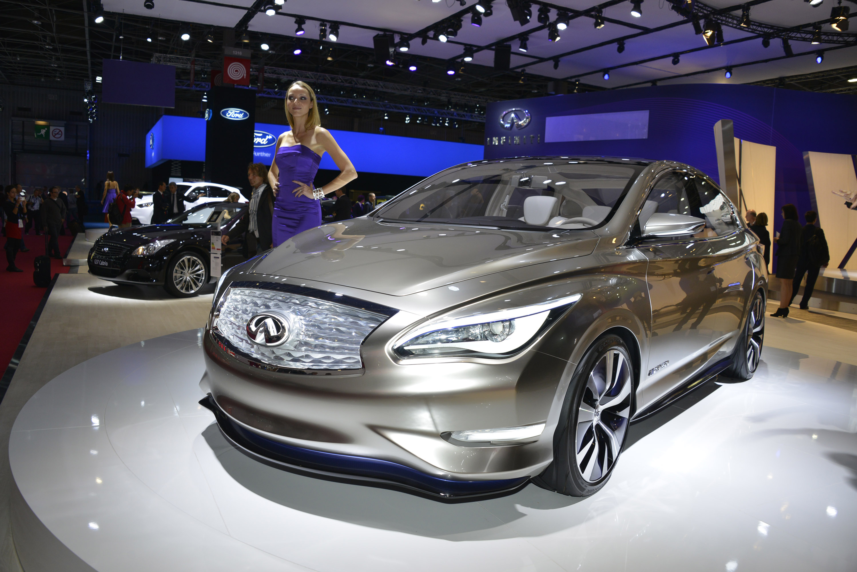 Infiniti LE Concept Paris