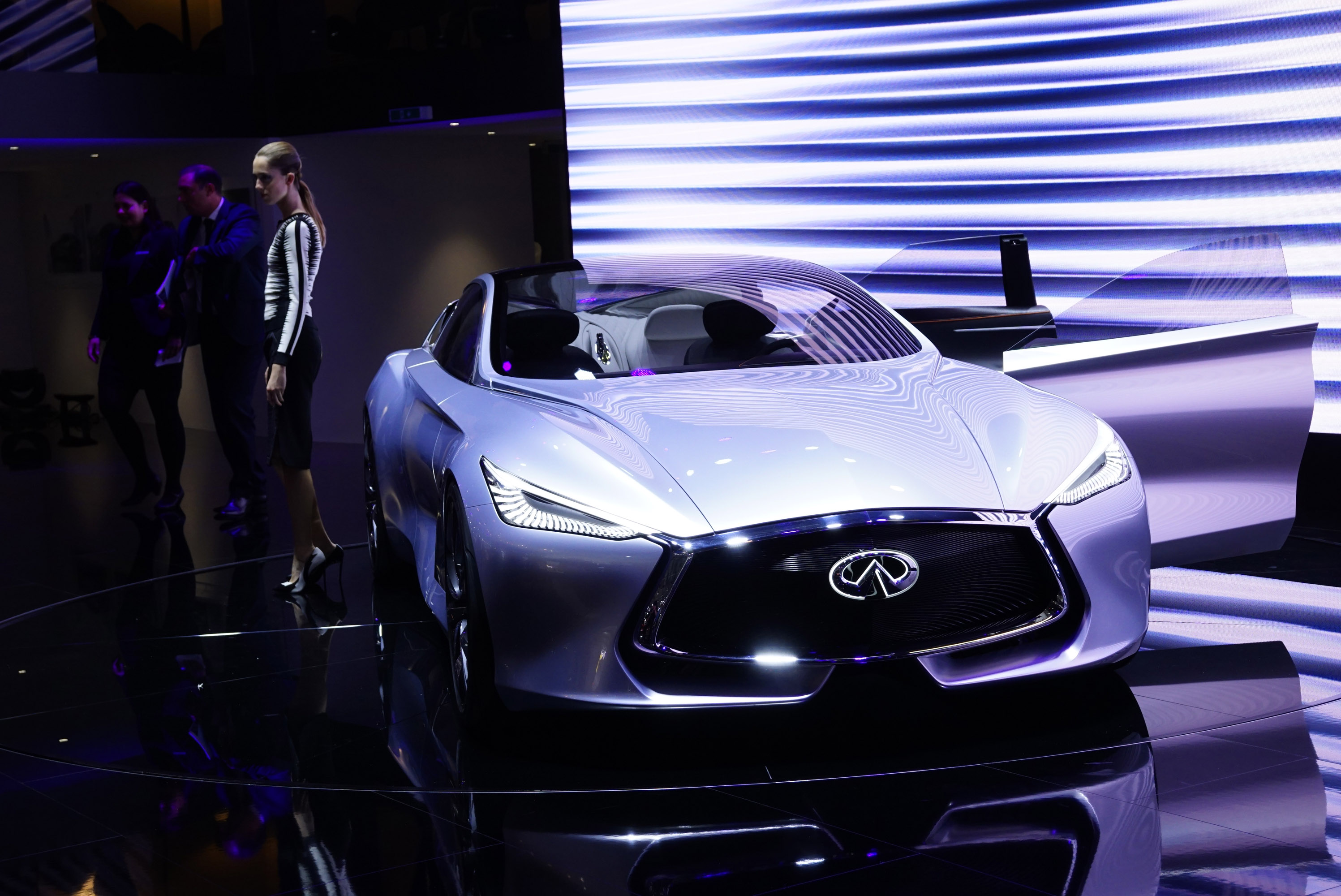 Infiniti Q80 Inspiration Paris