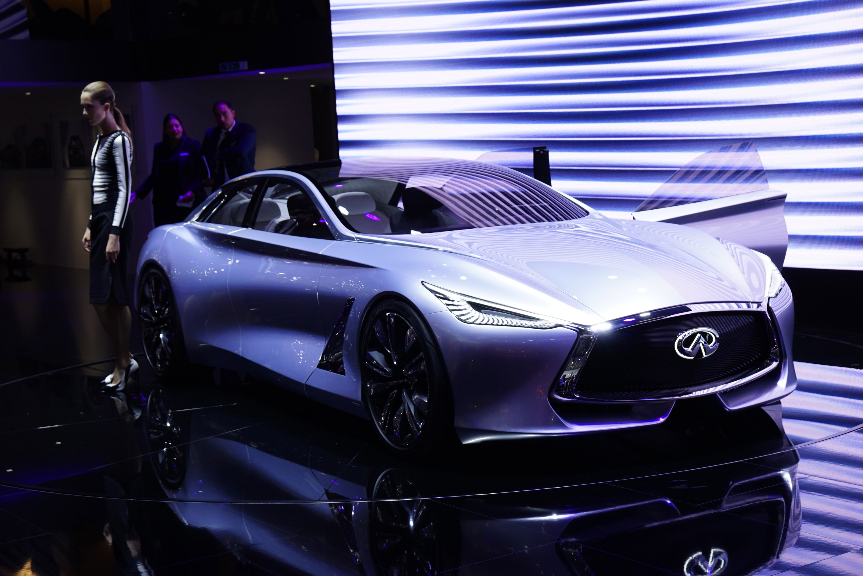 Infiniti Q80 Inspiration Paris