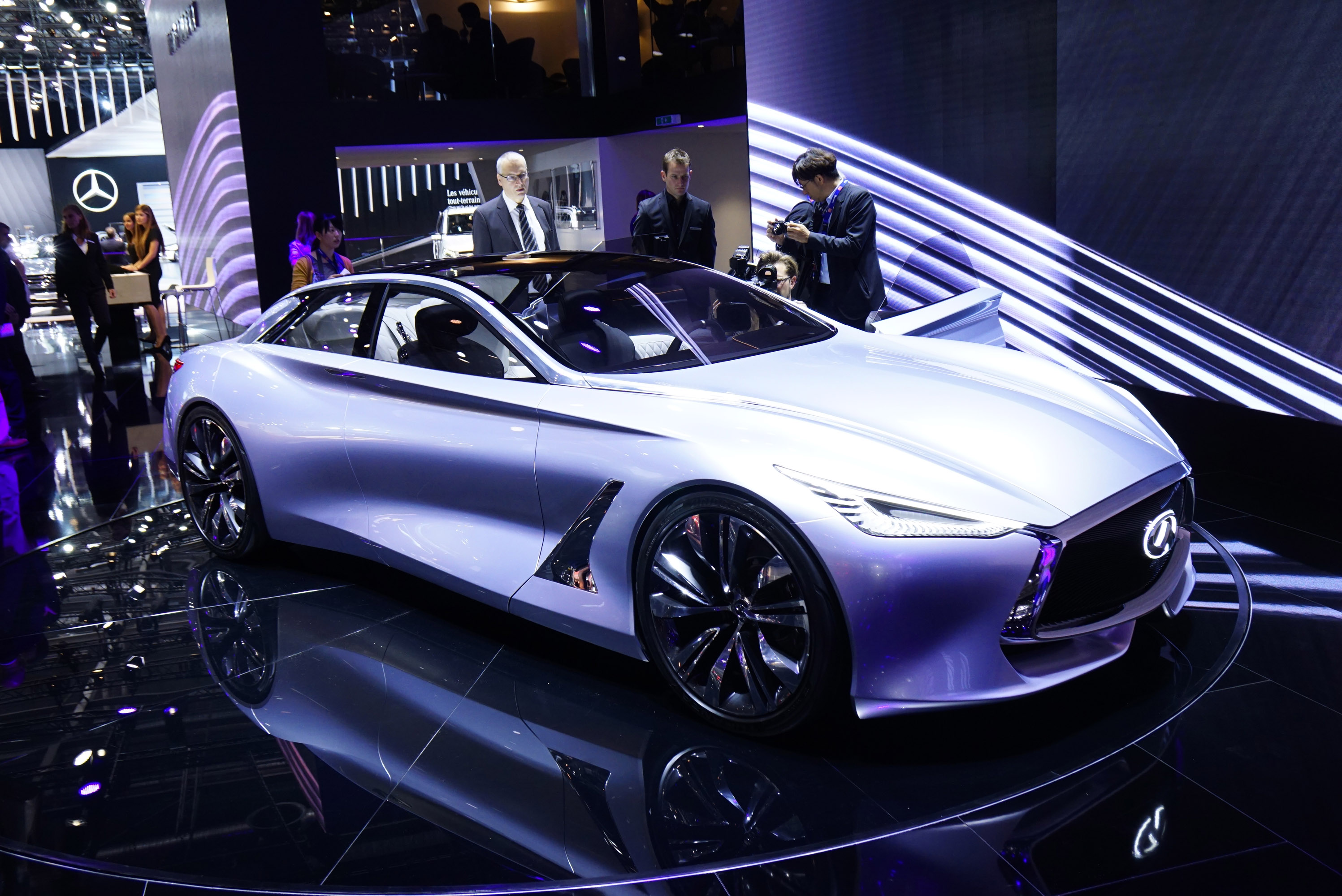 Infiniti Q80 Inspiration Paris