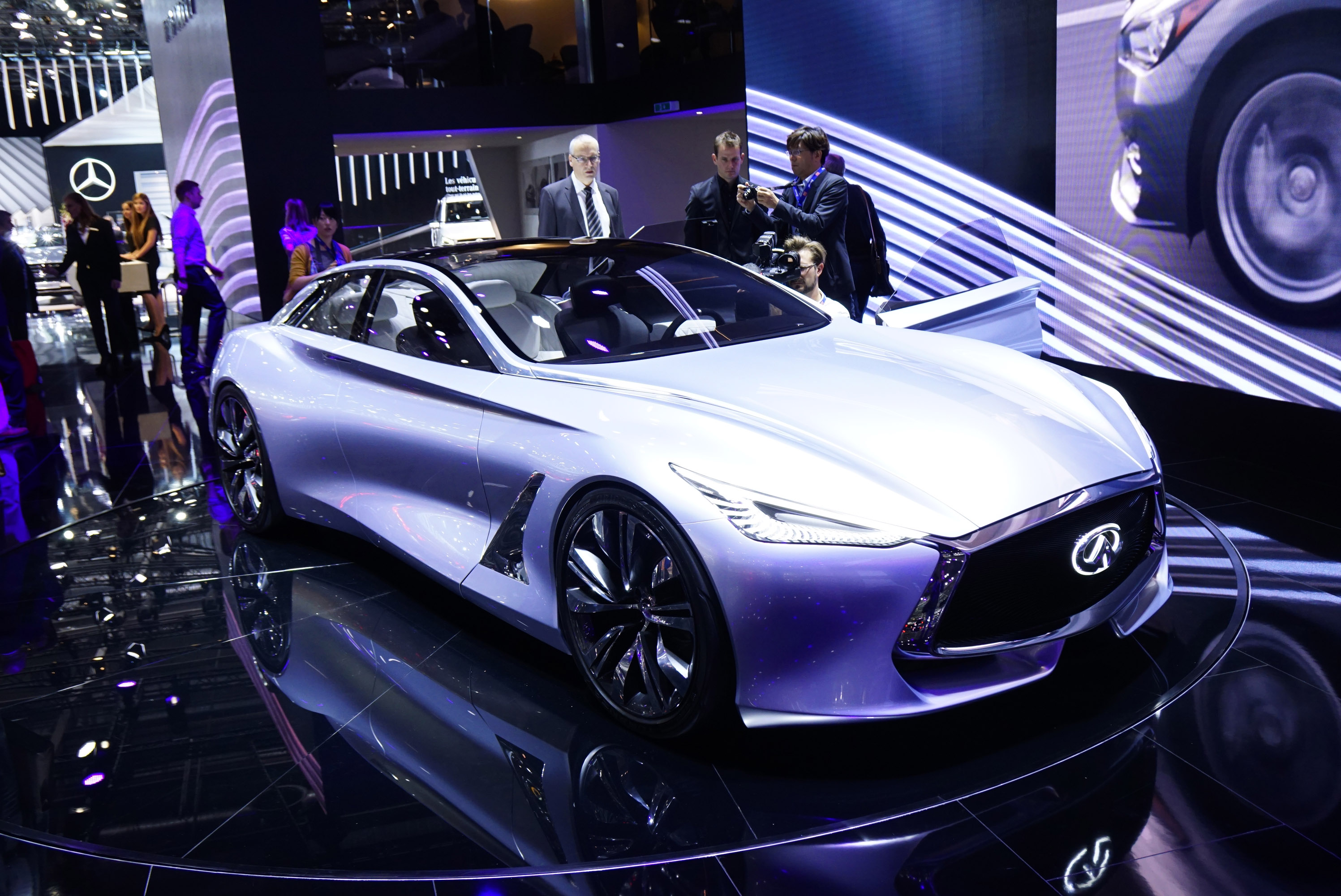 Infiniti Q80 Inspiration Paris