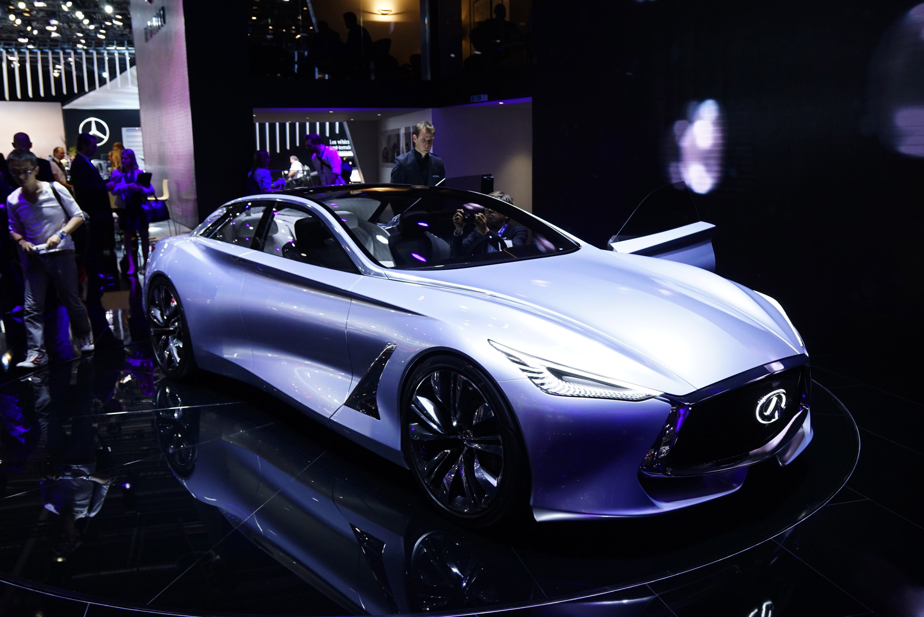 Infiniti Q80 Inspiration Paris