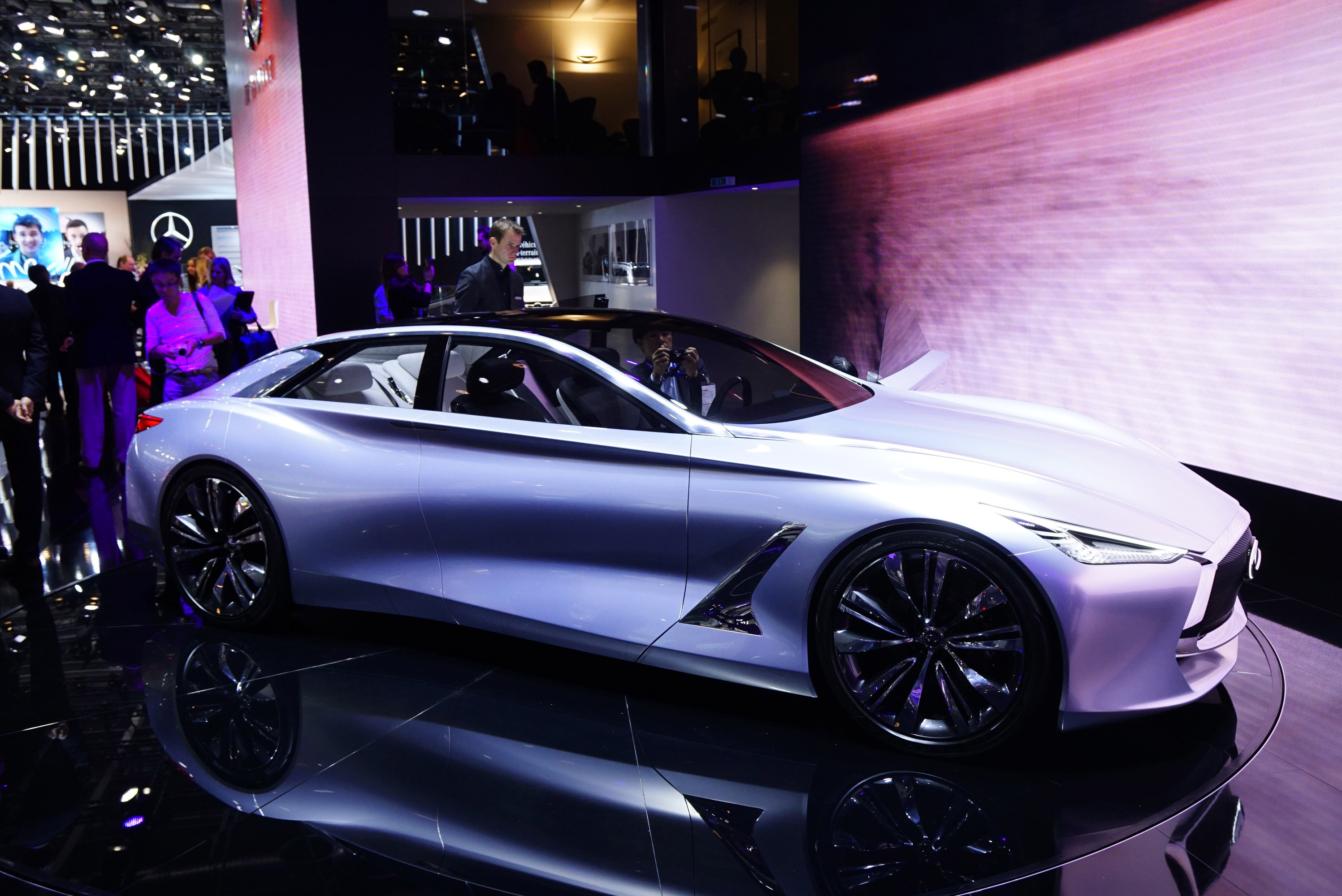 Infiniti Q80 Inspiration Paris