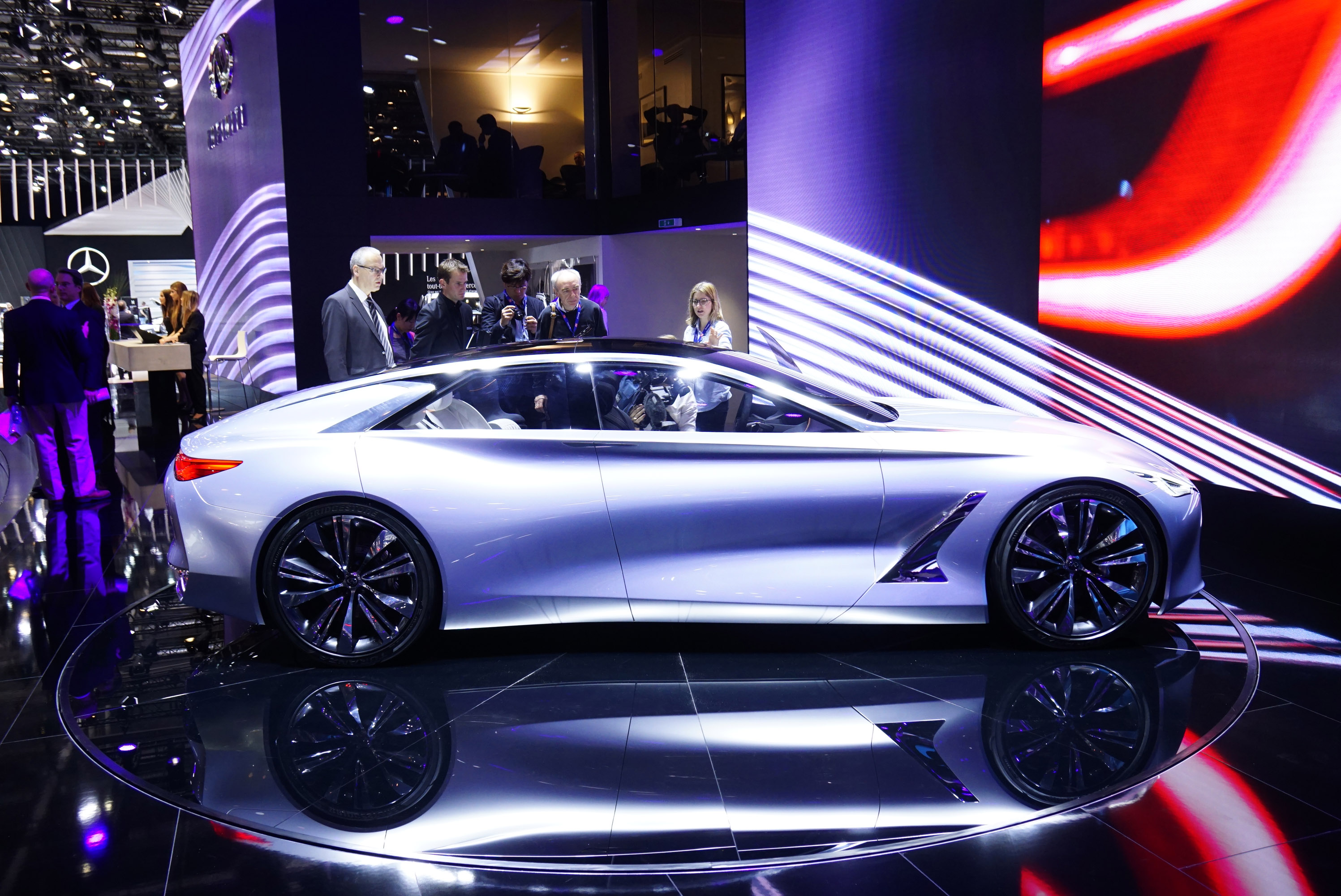 Infiniti Q80 Inspiration Paris