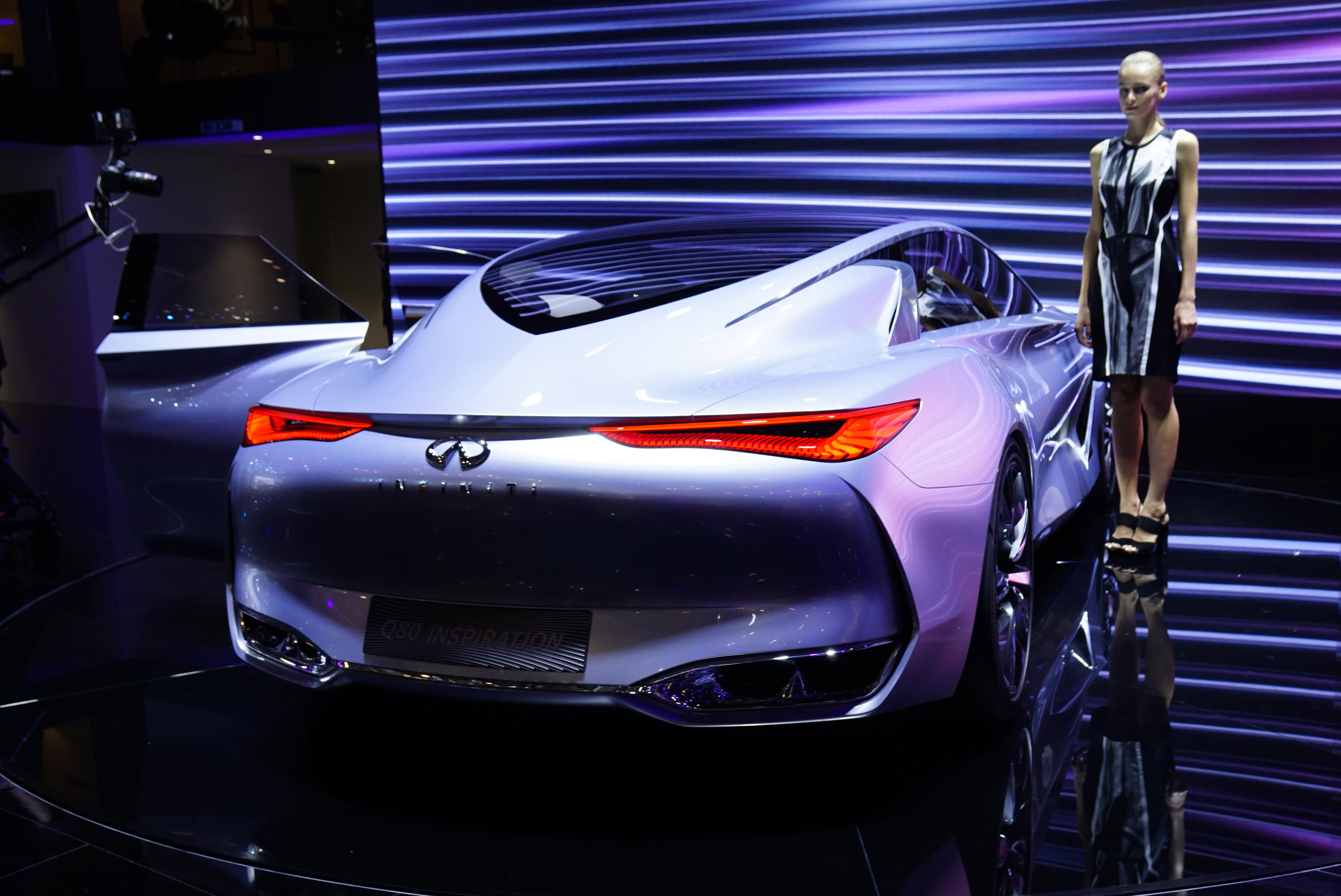 Infiniti Q80 Inspiration Paris