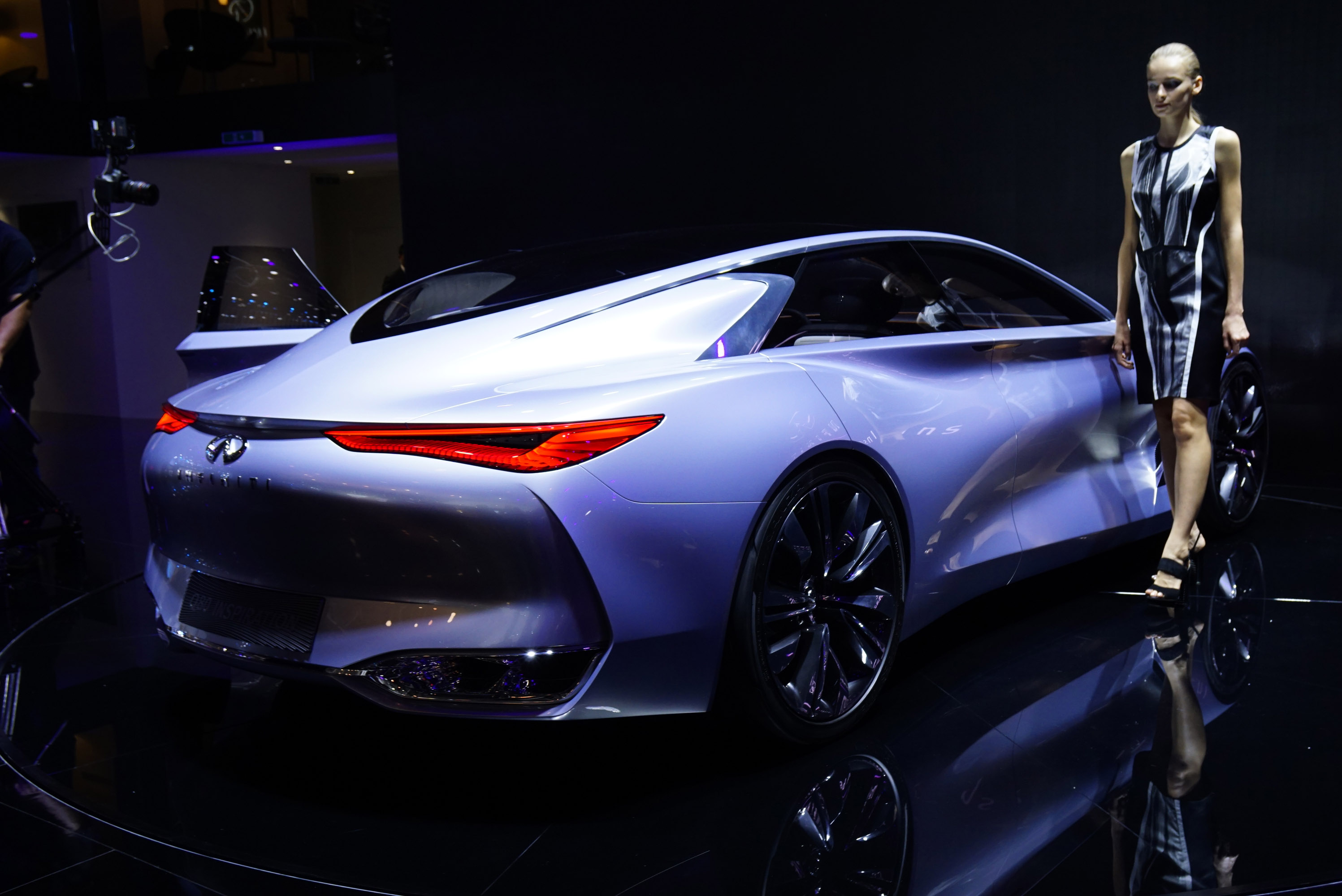 Infiniti Q80 Inspiration Paris