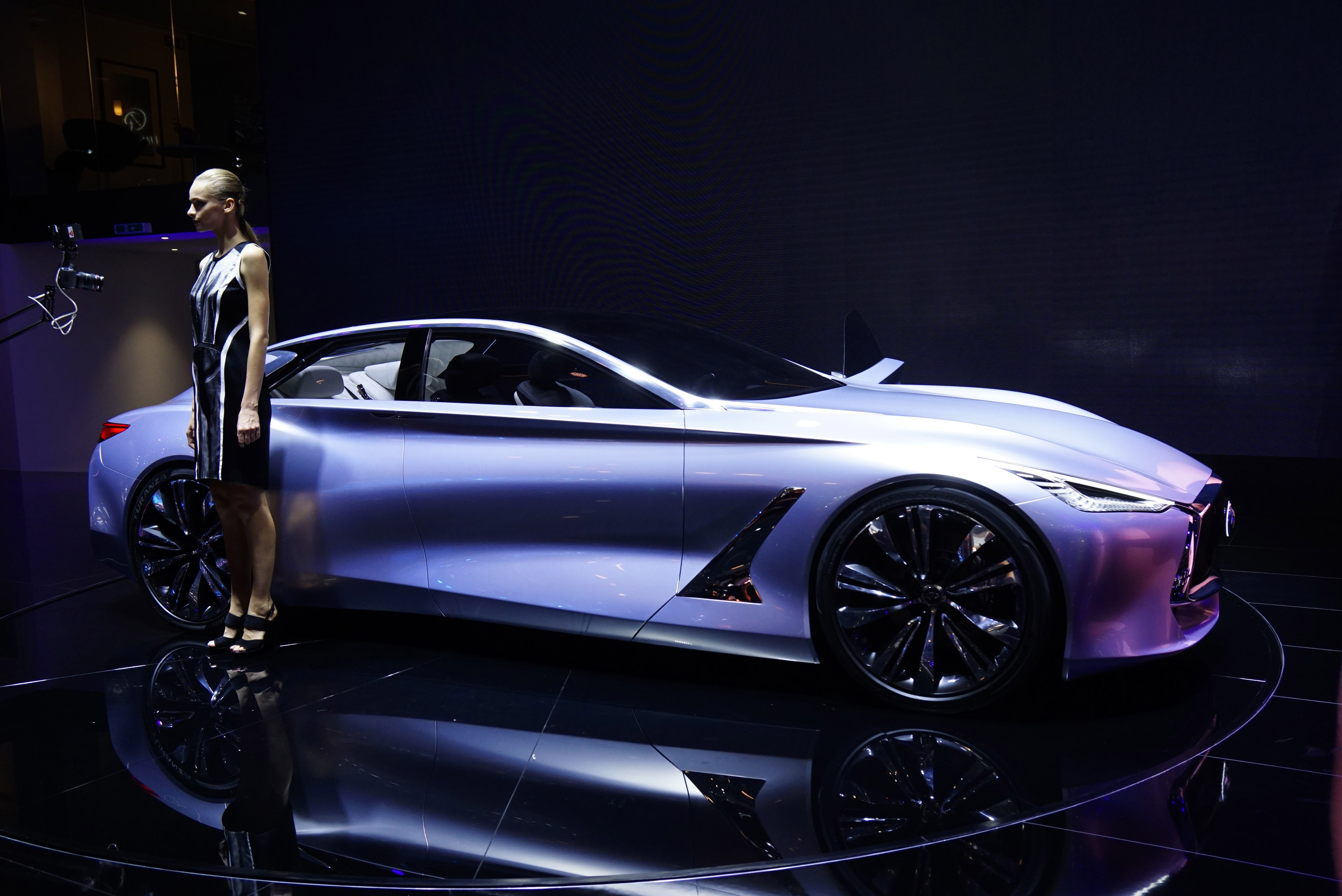 Infiniti Q80 Inspiration Paris