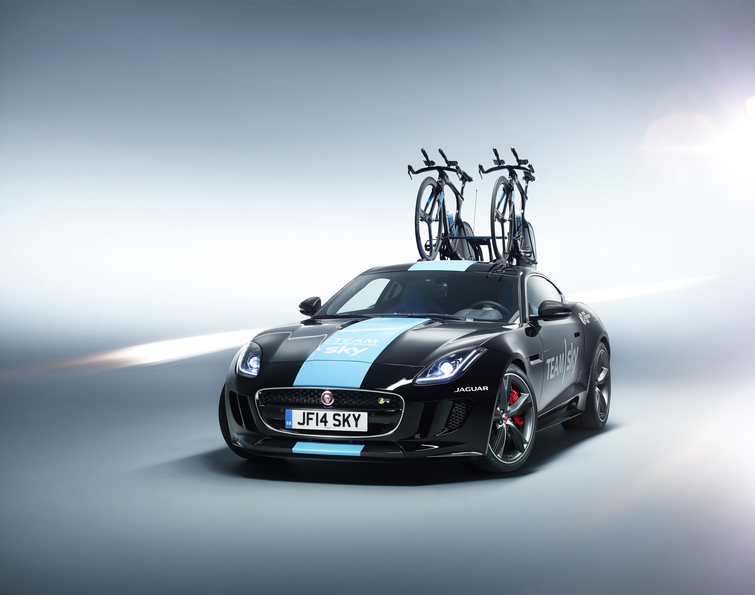 Jaguar F-TYPE Coupe High Performance Support Vehicle