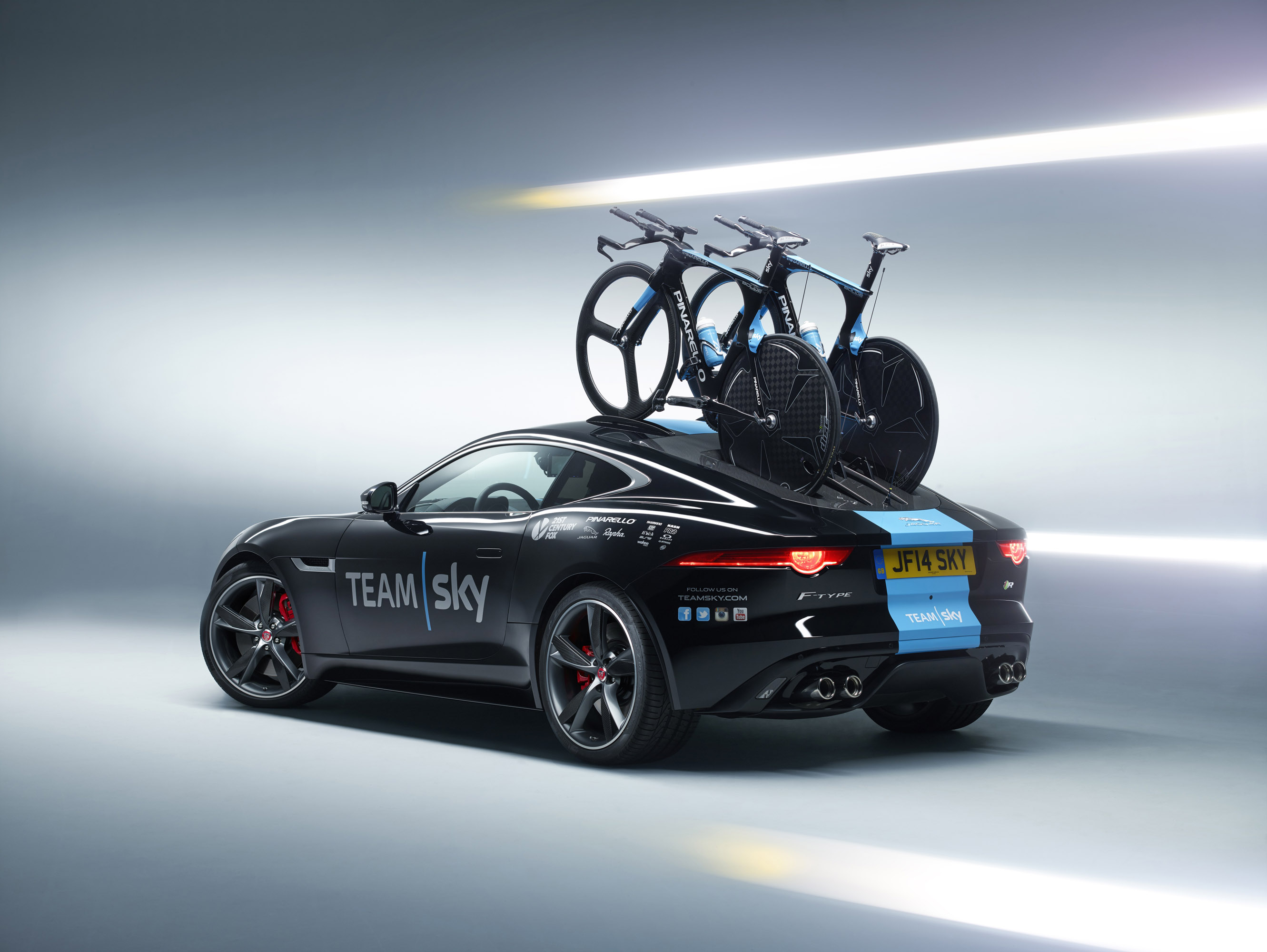 Jaguar F-TYPE Coupe High Performance Support Vehicle