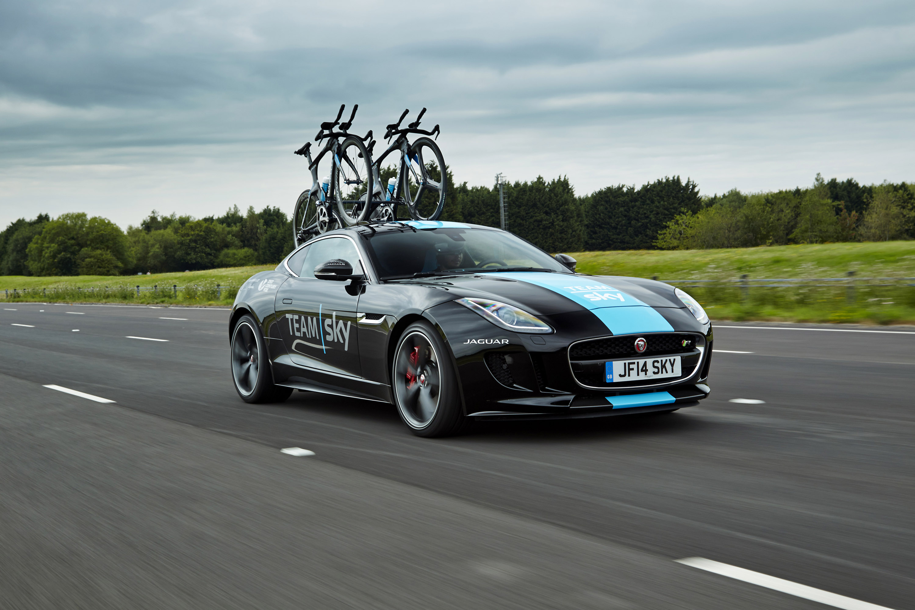 Jaguar F-TYPE Coupe High Performance Support Vehicle