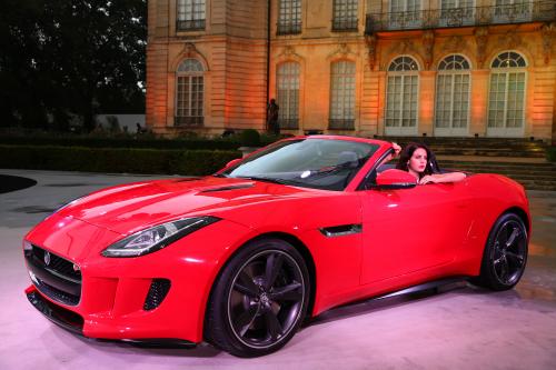Jaguar F-Type In Burning Desire (2013) - picture 1 of 7