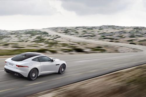Jaguar F-TYPE R Coupe (2013) - picture 8 of 12