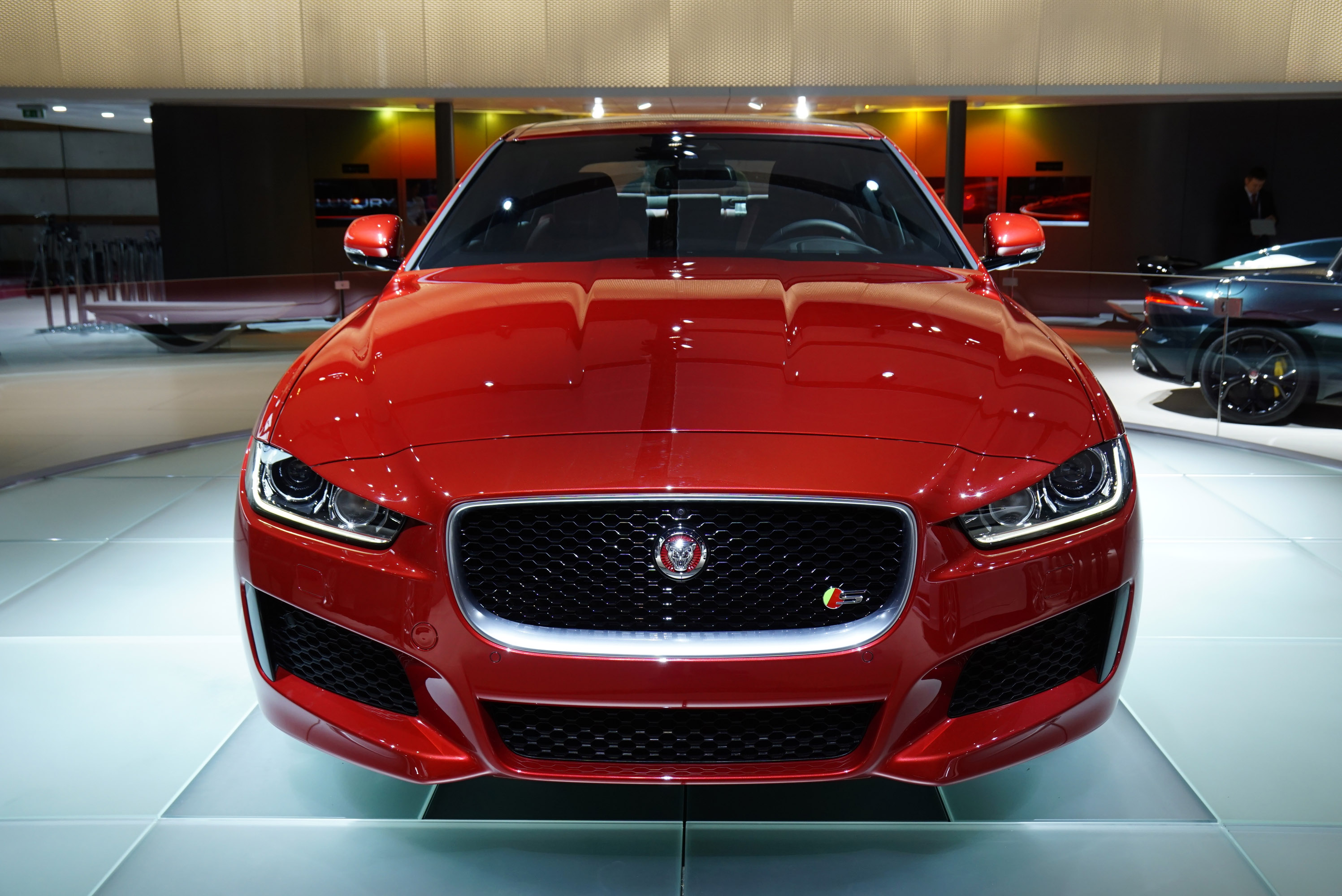 Jaguar XE Paris