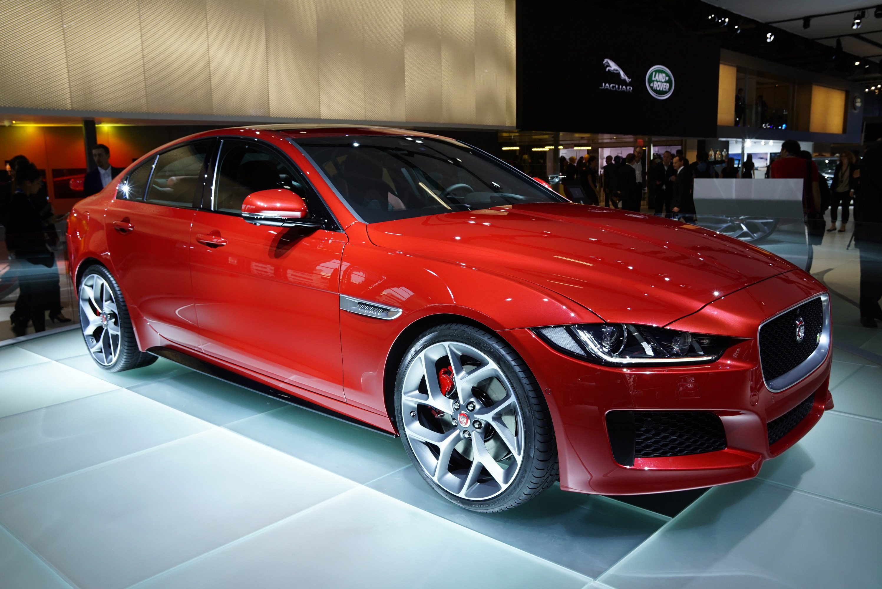 Jaguar XE Paris