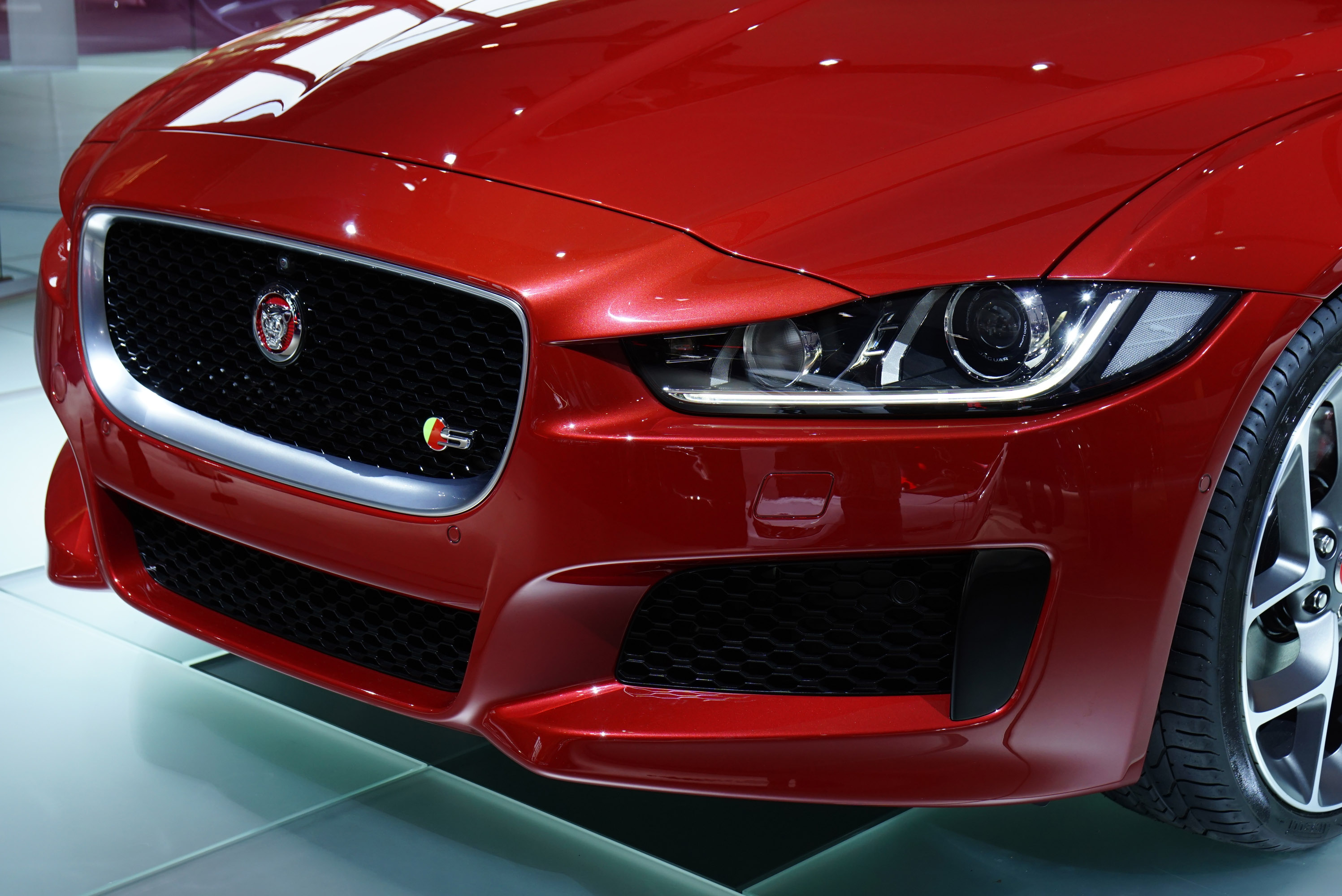 Jaguar XE Paris