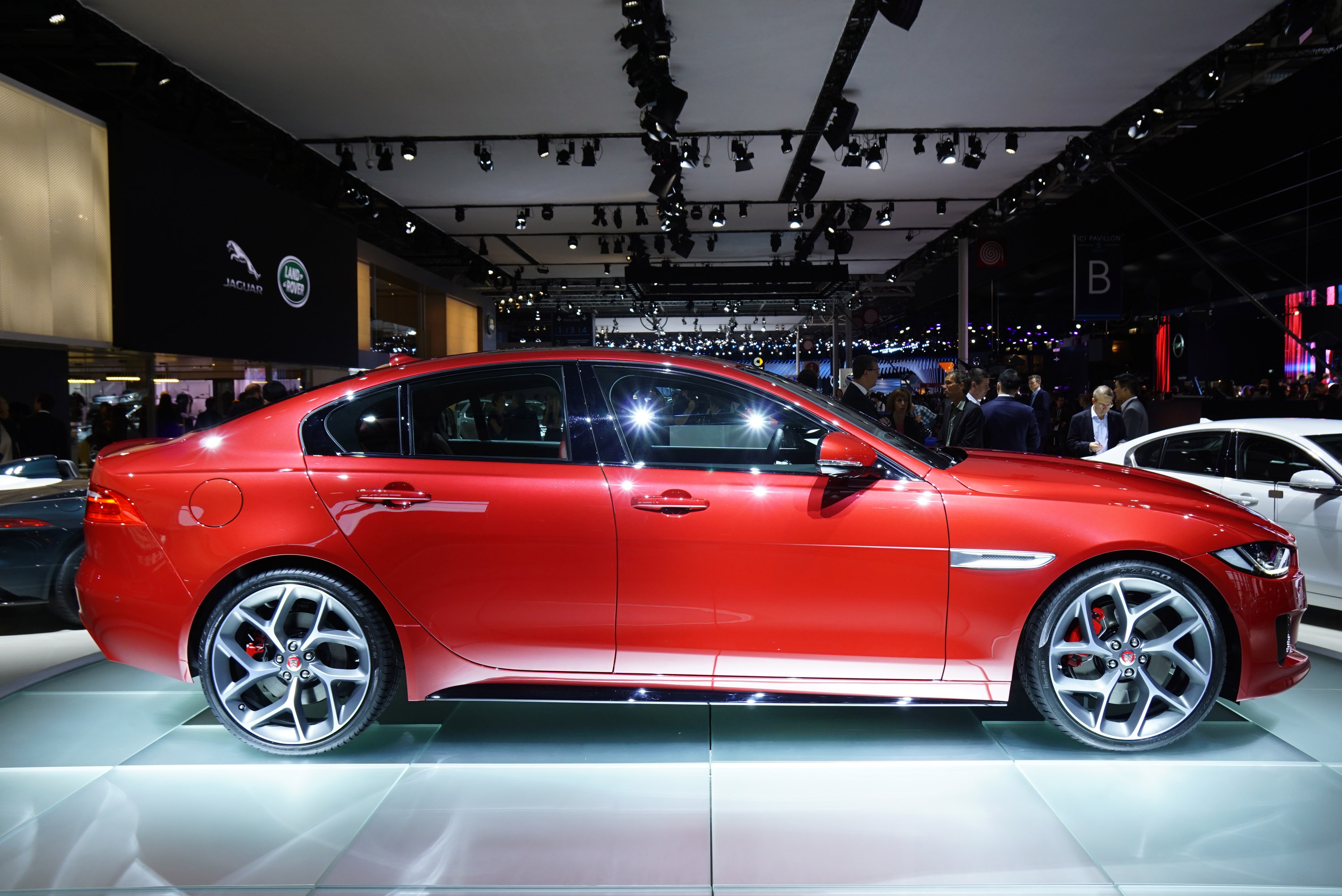 Jaguar XE Paris