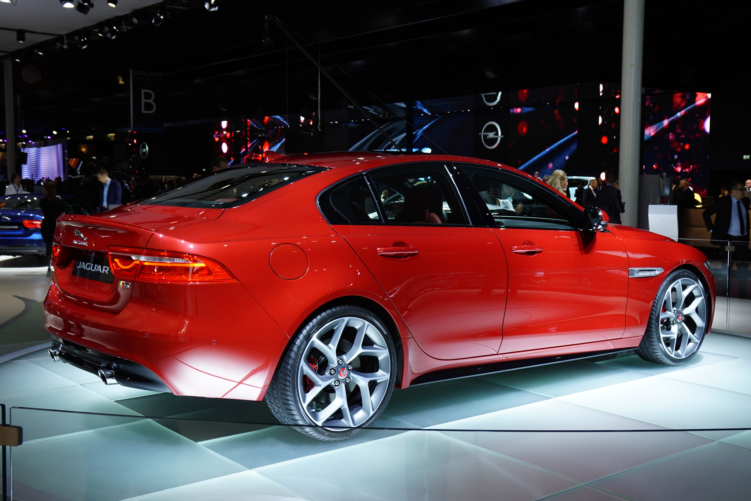 Jaguar XE Paris