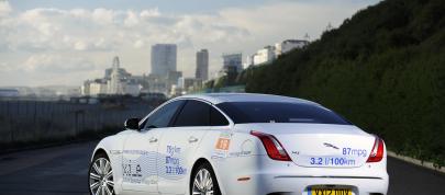 Jaguar XJ_e PHEV (2013) - picture 4 of 5