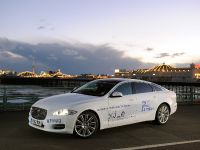 Jaguar XJ_e PHEV (2013) - picture 1 of 5