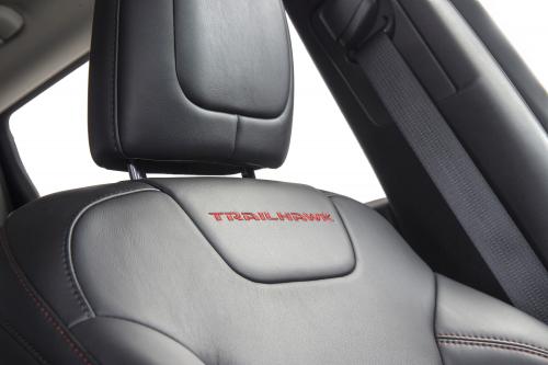 Jeep Cherokee Trailhawk (2014) - picture 16 of 18