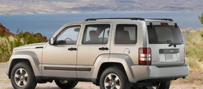 Jeep Liberty (2008) - picture 4 of 5