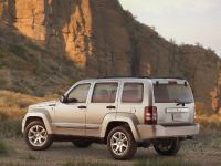 Jeep Liberty (2008) - picture 2 of 5