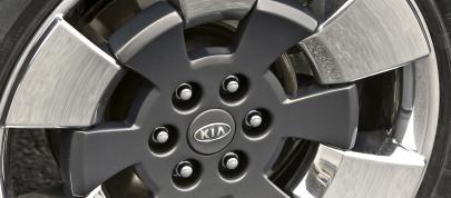 Kia Borrego (2009) - picture 12 of 14