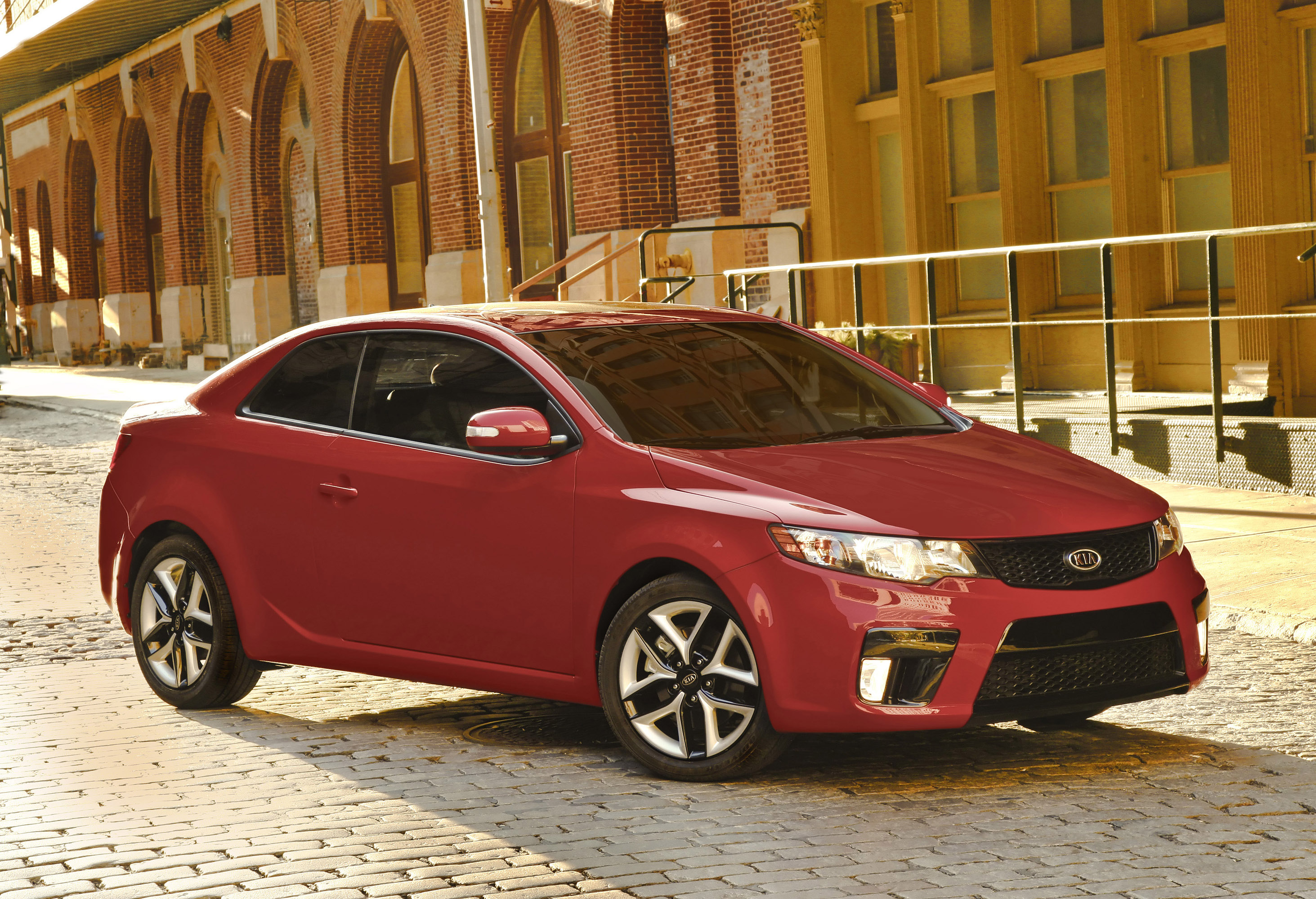 Kia Forte Koup (2010) - picture 10 of 19