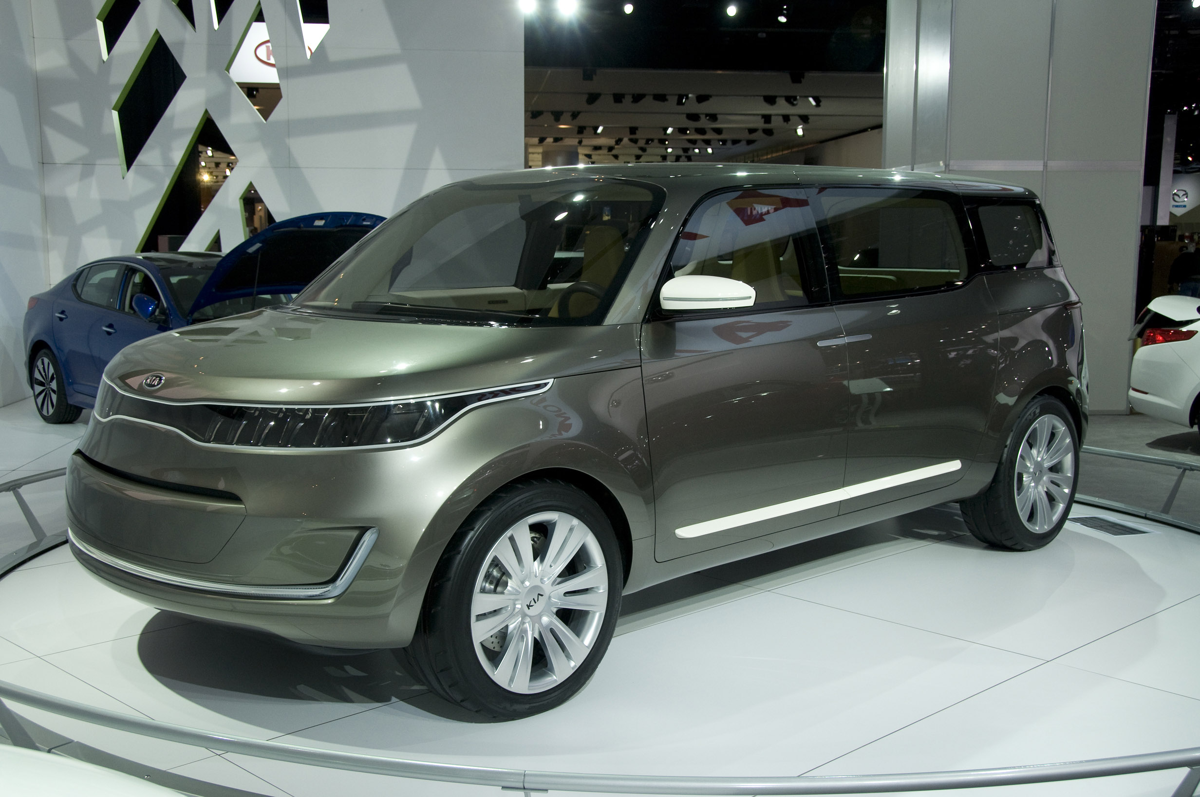 Kia KV7 Concept MPV Detroit