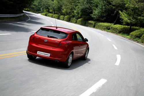 Kia pro_cee'd (2008) - picture 9 of 29